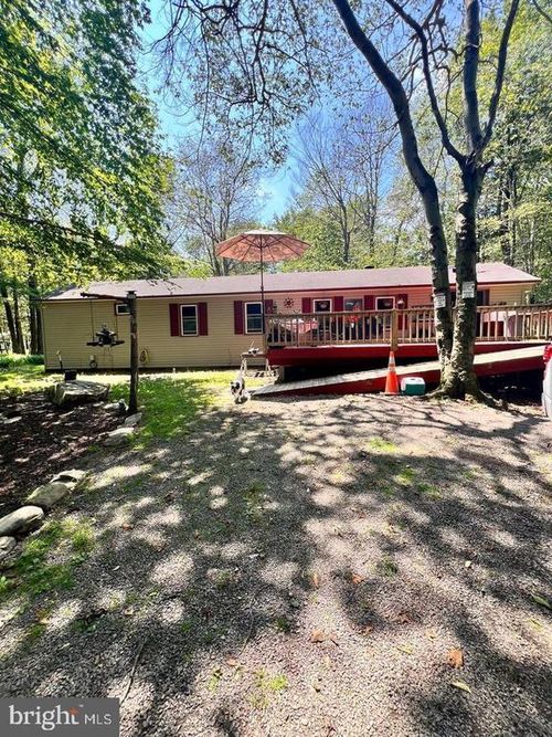 15 Mohican Path, Gouldsboro, PA, 18424-8851 | Card Image