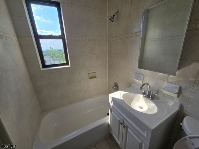 APT-304 - 2271 John F Kennedy Blvd, Townhouse with 1 bedrooms, 1 bathrooms and null parking in Jersey City NJ | Image 18