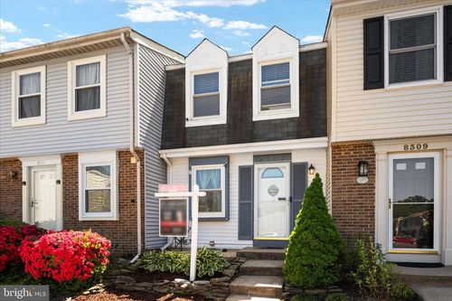 8307 Crestmont Cir, SPRINGFIELD, VA, 22153-3826 | Card Image