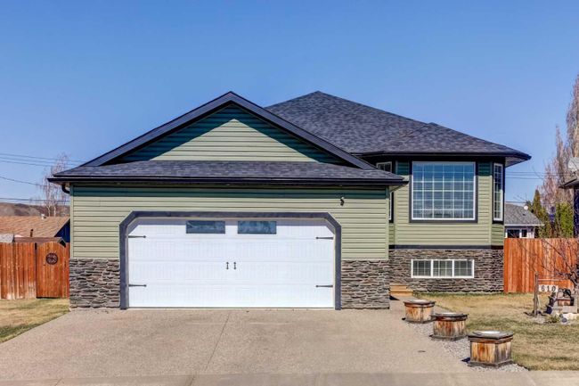 610 Greene Close, Home with 4 bedrooms, 3 bathrooms and 4 parking in Drumheller AB | Image 3