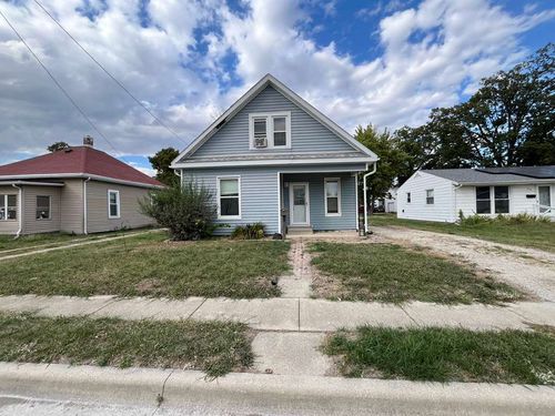 717 W England St, Taylorville, IL, 62568-2419 | Card Image