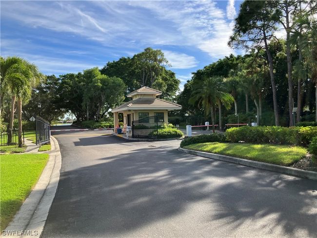 GATED ENTRANCE | Image 24