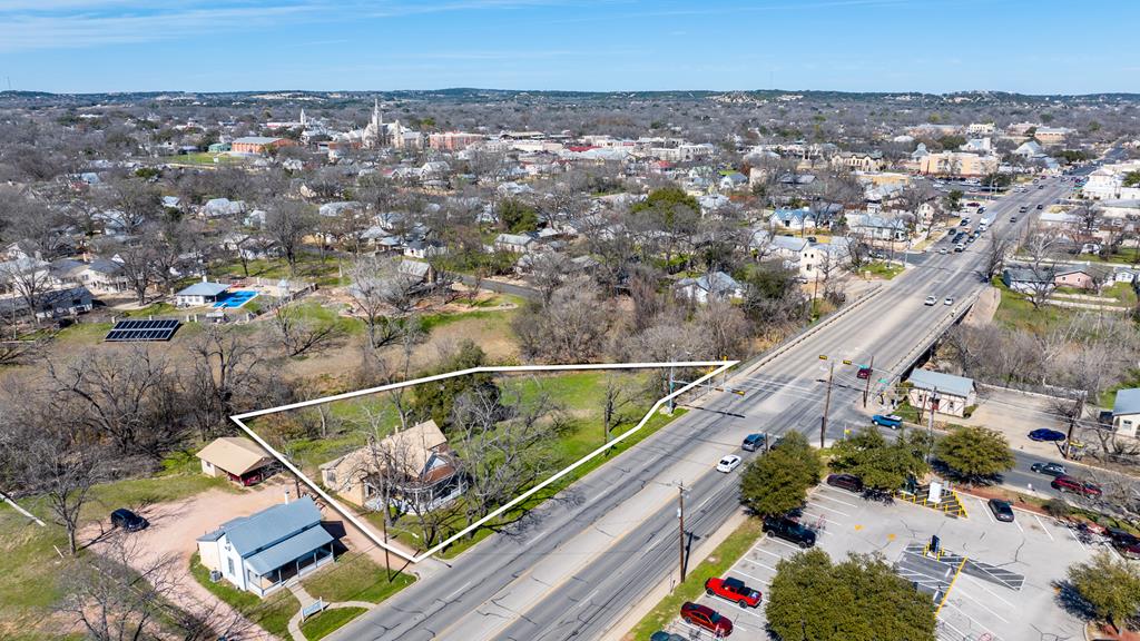 402 S Adams St, Fredericksburg, TX 78624