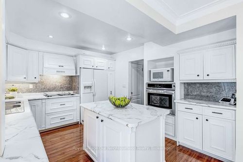 7 Midland Ave, Scarborough, ON, M1N3Z5 | Card Image