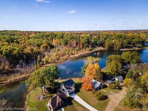 1326 Circle Dr, Metamora, MI, 48455-8912 | Card Image