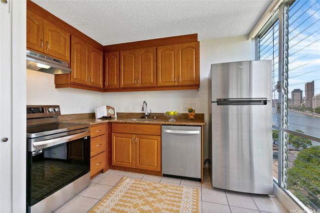 803 - 620 Mccully Street, Home with 2 bedrooms, 1 bathrooms and 1 parking in Honolulu HI | Image 8