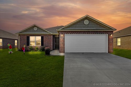 7500 E 157th Place S, Bixby, OK, 74008 | Card Image