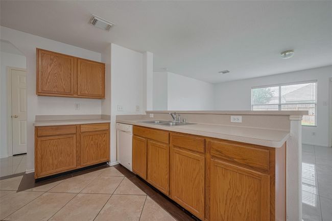 6814 Shallow River Ct, House other with 4 bedrooms, 3 bathrooms and 2 parking in Spring TX | Image 7