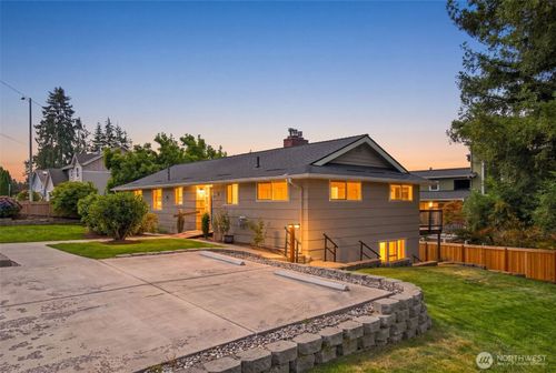 16 81st Ave Se, Lake Stevens, WA, 98258-3117 | Card Image