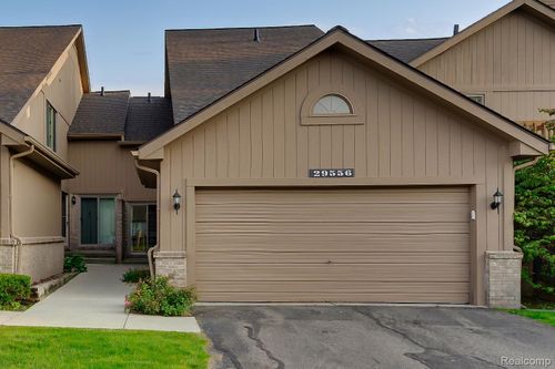 29556 Sierra Pointe Cir, Farmington Hills, MI, 48331-1429 | Card Image