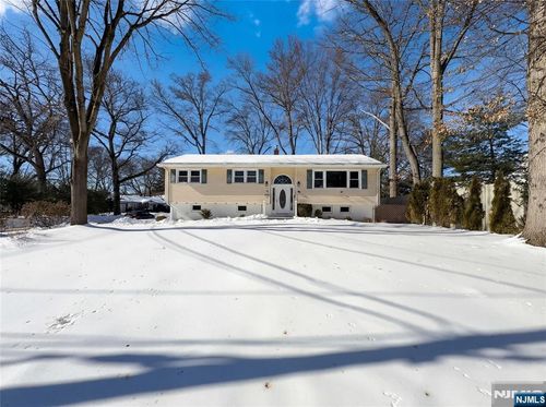 2622 Cleveland Ave, Twp Washingtn, NJ, 07676-4307 | Card Image