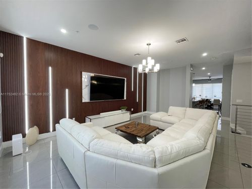 6651-6651 Nw 105th Pl, Doral, FL, 33178-3266 | Card Image