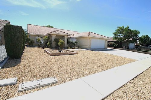 27241 Silver Lakes Pkwy, Helendale, CA, 92342-7825 | Card Image