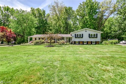 9412 Beaver Creek Dr, Mentor, OH, 44060-7118 | Card Image