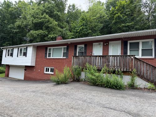 3 Brookside Ave, Chester, NY, 10918-1009 | Card Image