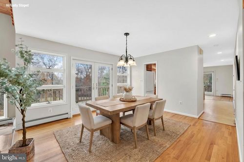 8423 Lock Ln, WARRENTON, VA, 20186-8456 | Card Image