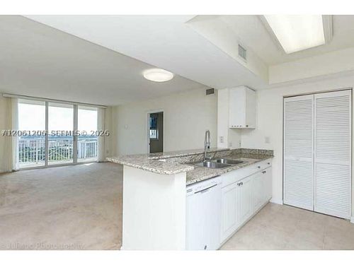 2205-19501 W Country Club Dr, Aventura, FL, 33180-2480 | Card Image