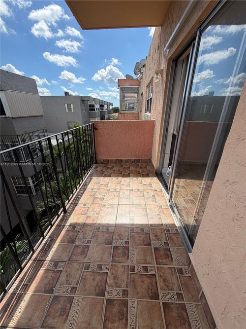 apt-411-1055 W 77th St, Hialeah, FL, 33014-3963 | Card Image