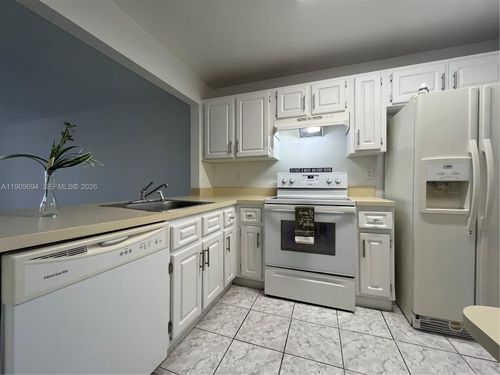 apt-103-842 Ne 209th St, Miami, FL, 33179-1217 | Card Image