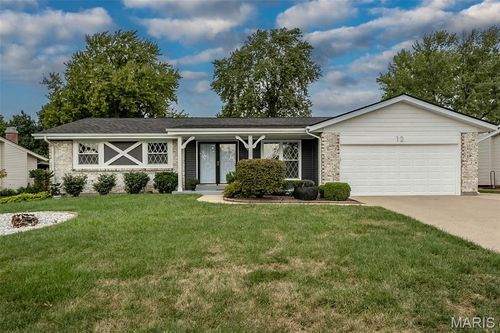 12 Oakridge West Dr, Saint Peters, MO, 63376-1843 | Card Image