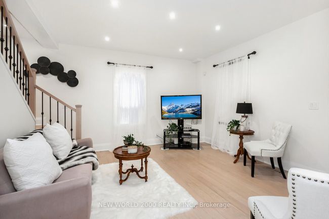 8071 Kipling Ave, House other with 4 bedrooms, 2 bathrooms and 6 parking in Woodbridge ON | Image 8