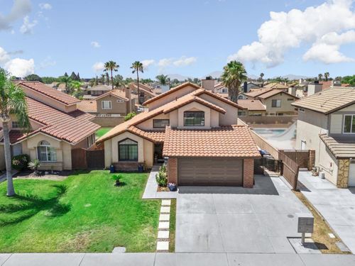 17253 Dolphin St, Fontana, CA, 92336-3235 | Card Image