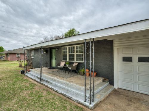105 Nw 7th St, Minco, OK, 73059-2063 | Card Image