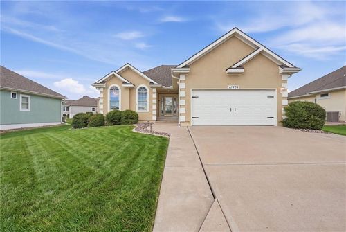 11404 Trevor Dr, Peculiar, MO, 64078-9315 | Card Image