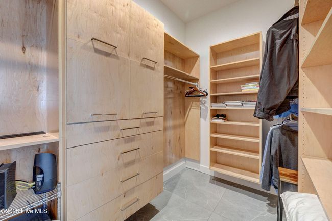 Primary Closet | Image 38