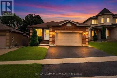 39 Hanmer St E, Barrie, ON, L4M6V3 | Card Image