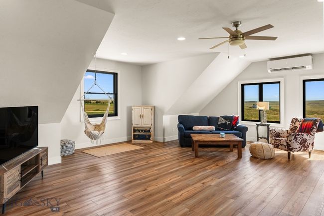 Upstairs Bedroom | Image 52