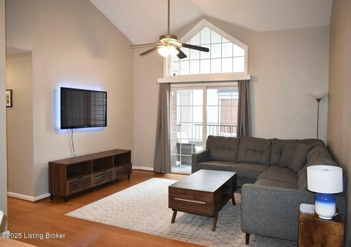 unit-6-1110 Westlynne Pl, Louisville, KY, 40222-4490 | Card Image