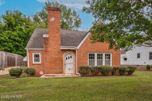 701 E Nash St, Spring Hope, NC, 27882-8624 | Card Image