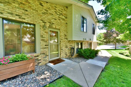 1945 Kingsview Ln N, Plymouth, MN, 55447-4680 | Card Image