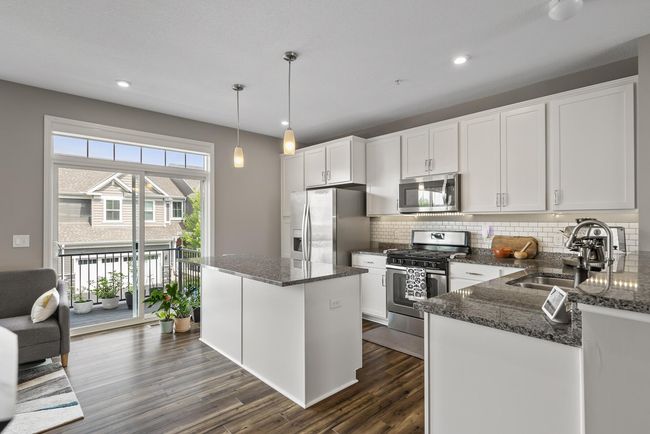 8113 Central Park Way N, Townhouse with 3 bedrooms, 4 bathrooms and null parking in Maple Grove MN | Image 12