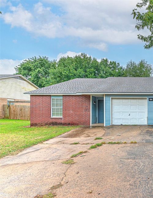 1389 N Boxley Ave, Fayetteville, AR, 72704-2101 | Card Image
