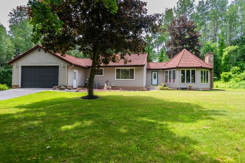 989 Mccabe Ave Ne, Ada, MI, 49301-9751 | Card Image