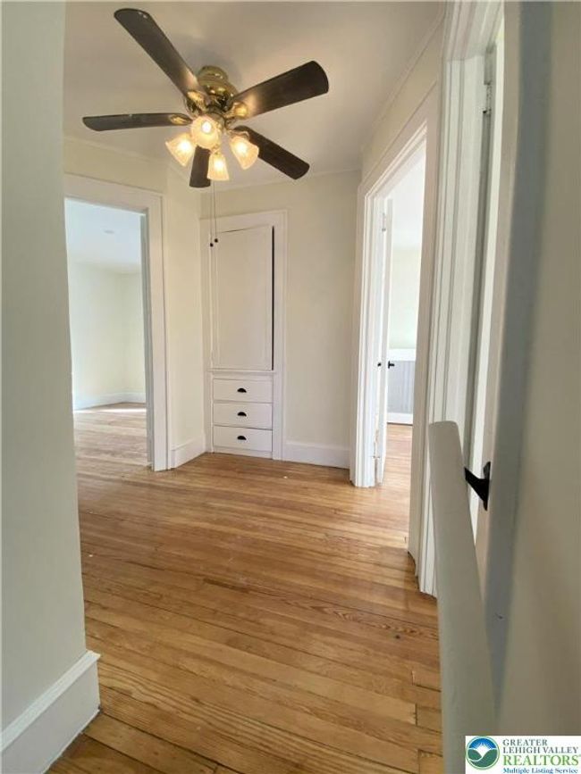 Upstairs Hallway | Image 10