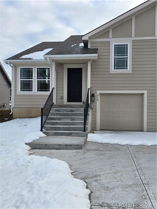 513 W Smith St, Spring Hill, KS, 66083-9161 | Card Image