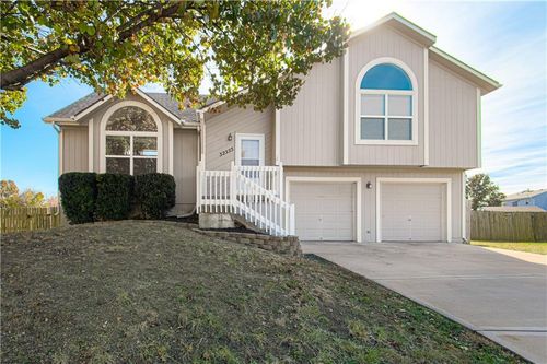 32555 W 171st Ct, Gardner, KS, 66030-8203 | Card Image