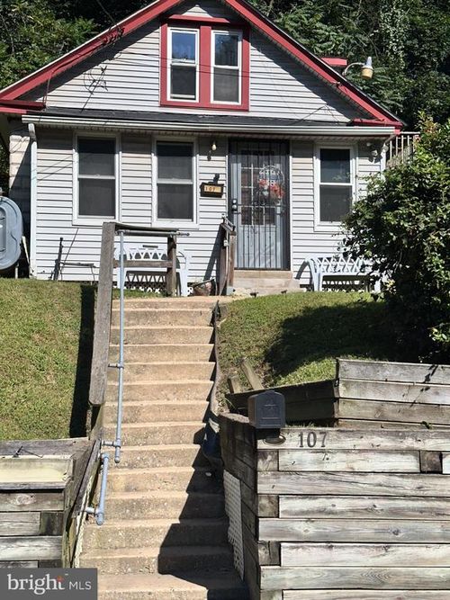 107 Ash St, COATESVILLE, PA, 19320-4008 | Card Image