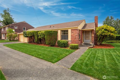 4311 Greenwood Ave N, Seattle, WA, 98103-7021 | Card Image