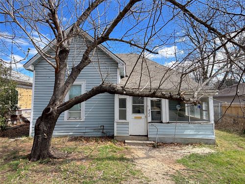 822 N Robinson St, Cleburne, TX, 76031-3235 | Card Image