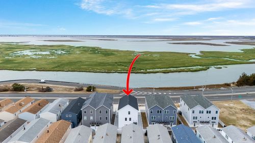 723 W Spruce Ave, North Wildwood, NJ, 08260-6017 | Card Image
