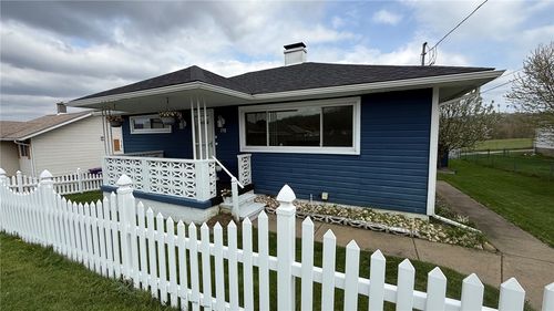 758 Zandona St, New Kensington, PA, 15068-2092 | Card Image