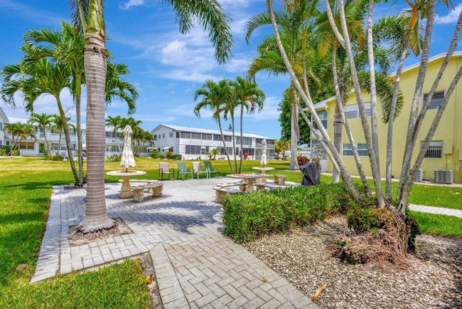 110 Sheffield E, Condo with 2 bedrooms, 2 bathrooms and null parking in West Palm Beach FL | Image 17