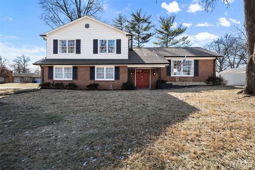 11960 Randy Dr, Creve Coeur, MO, 63141-6805 | Card Image