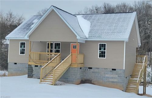 1132 Irving Ave, Eden, NC, 27288-5556 | Card Image