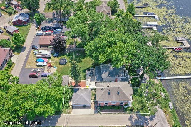 25174 W Lake Shore Dr, House other with 3 bedrooms, 3 bathrooms and 2 parking in Ingleside IL | Image 25