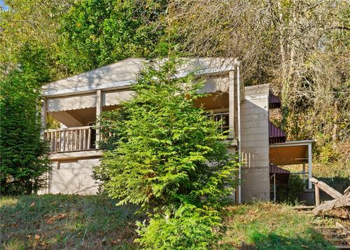 895 Valley Rd, Ambridge, PA, 15003-1508 | Card Image